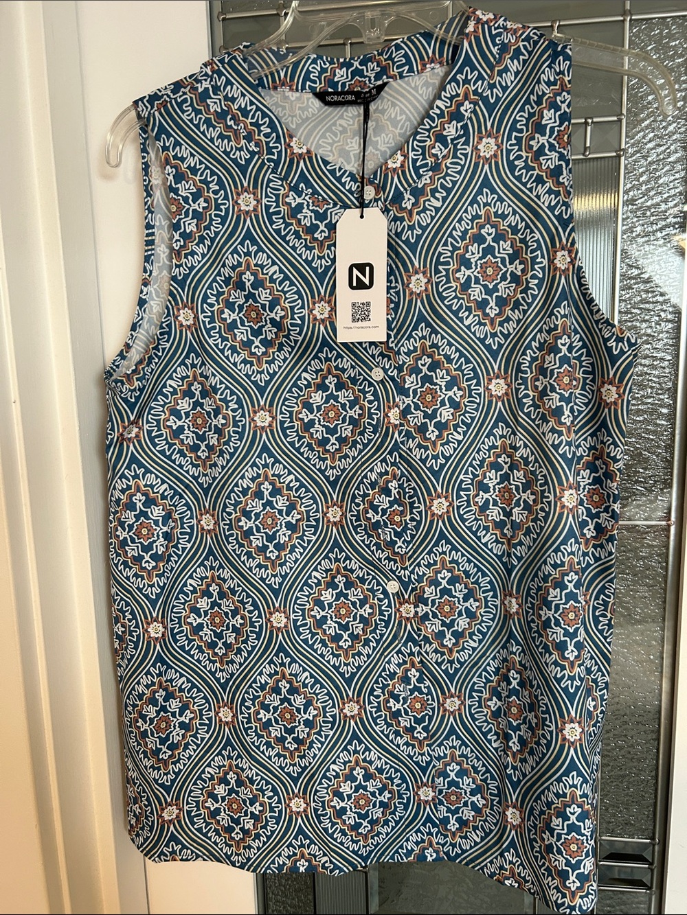Nordic & Co. Teal Geometric Sleeveless Button-Down Top